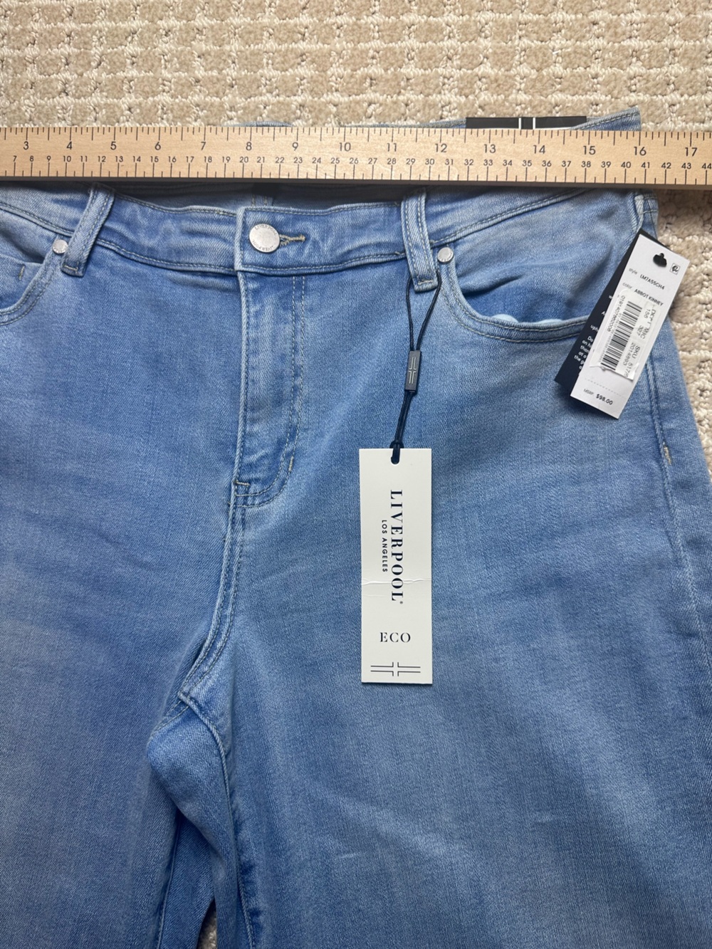 Liverpool Women’s Light Wash Denim Shorts size 12/31 - Picture 5 of 6